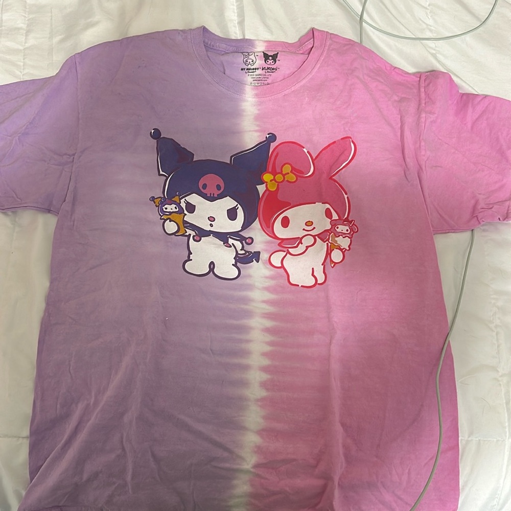Selling a hot topic hello-kitty shirt